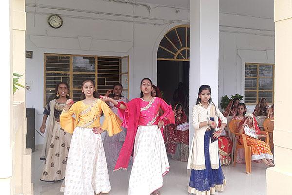 Sahasra Sheersha Devi Mandal Foundation Day celebrated at MVM Basti.